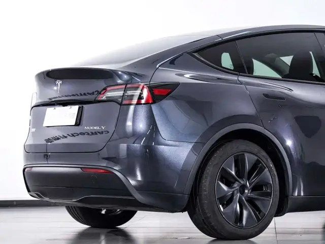 Tesla Model Y — Фото автомобиля 9