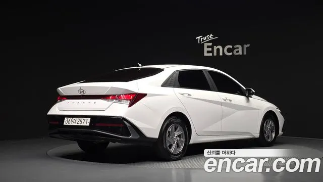 Hyundai Avante CN7 — Фото автомобиля 2