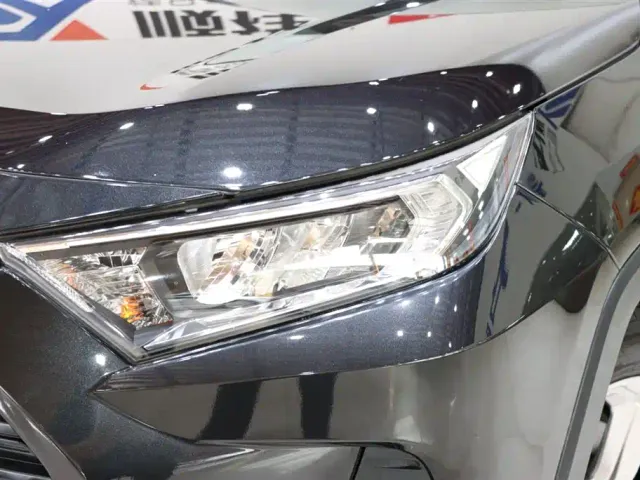 Toyota RAV4 — Фото автомобиля 7