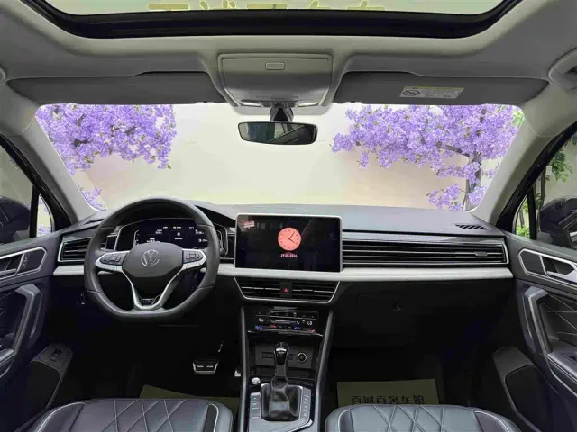 Volkswagen Tiguan L — Фото автомобиля 14
