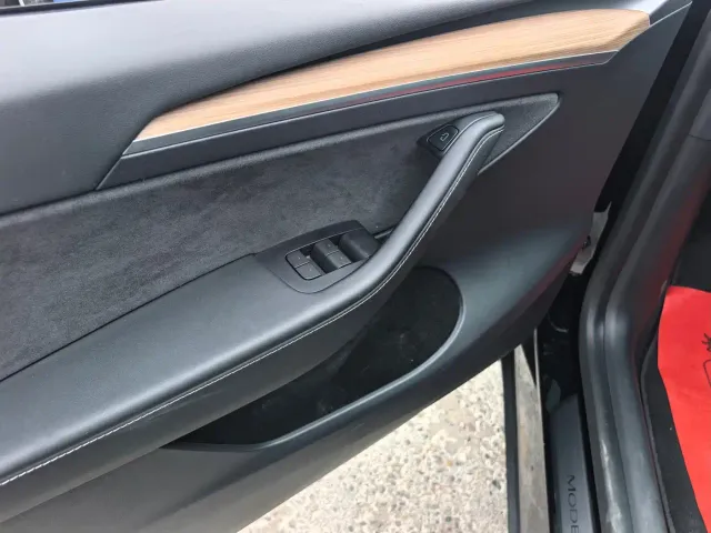 Tesla Model Y — Фото автомобиля 16
