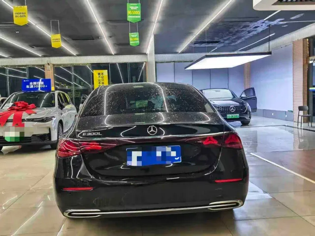Mercedes-Benz E-Class — Фото автомобиля 4