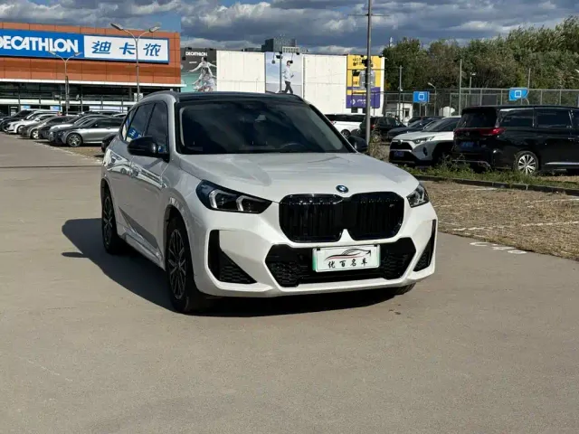 BMW iX1 — Фото автомобиля 3