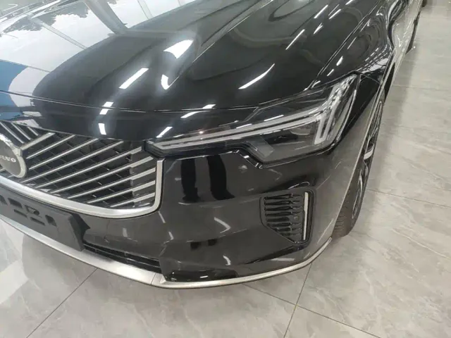 Volvo S90 — Фото автомобиля 23