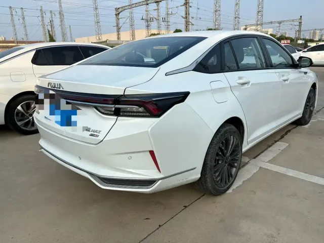 Dongfeng Yixuan MAX — Фото автомобиля 4