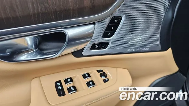 Volvo S90 — Фото автомобиля 30