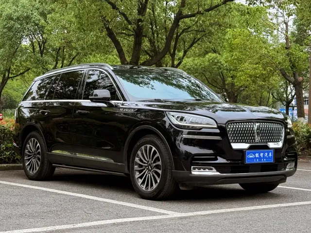 Lincoln Aviator — Фото автомобиля 3