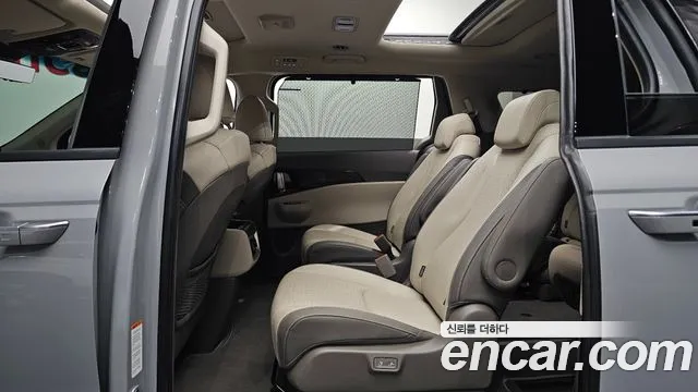Kia Carnival Generation 4 — Фото автомобиля 12