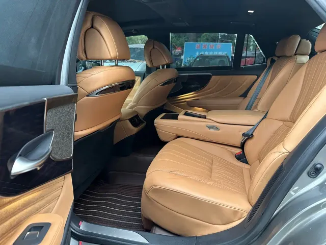 Lexus LS — Фото автомобиля 6
