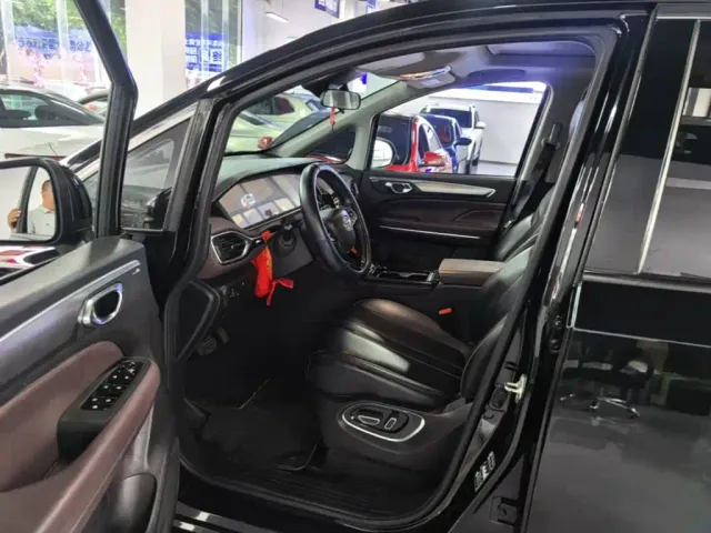 GAC Trumpchi M6 — Фото автомобиля 15