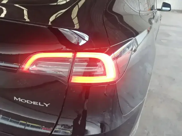 Tesla Model Y — Фото автомобиля 7