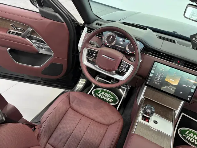 Land Rover Range Rover 2025 3.0 L6 400PS Genesis Extended Wheelbase — Фото автомобиля 9