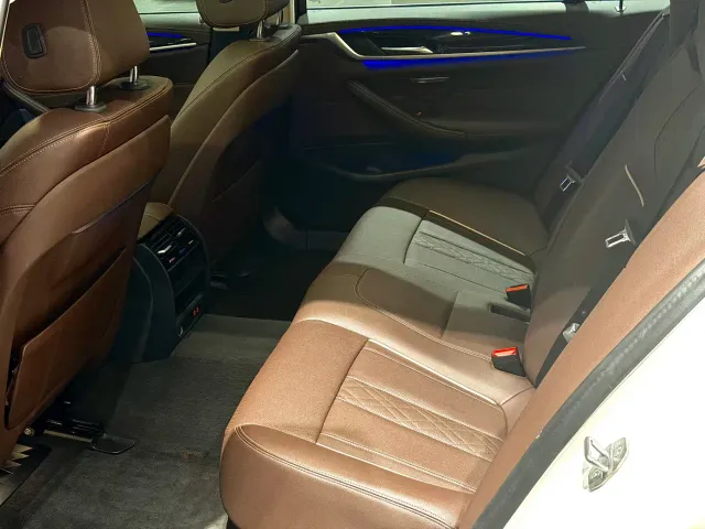 BMW 5 Series — Фото автомобиля 11