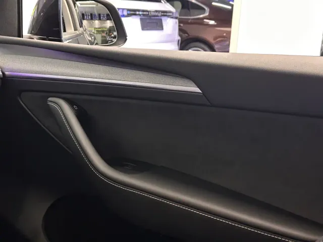 Tesla Model Y — Фото автомобиля 11