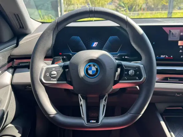 BMW i5 — Фото автомобиля 9