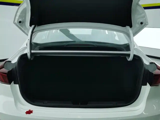 Changan Eado — Фото автомобиля 4