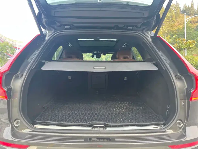 Volvo XC60 — Фото автомобиля 21