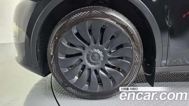 Фотография автомобиля — Tesla Model Y