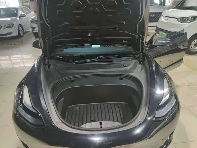 Tesla Model 3 — Фото автомобиля 19