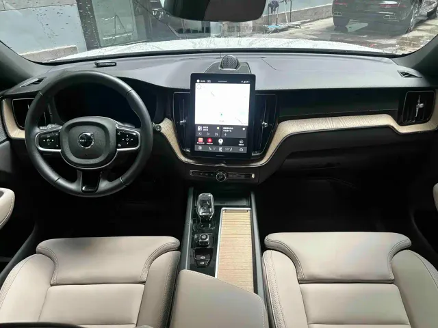 Volvo XC60 — Фото автомобиля 10