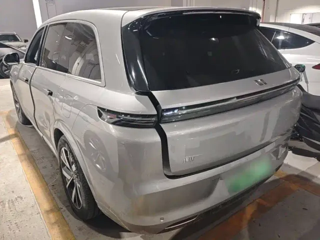 Li Auto L8 — Фото автомобиля 4