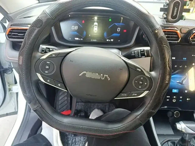 Dongfeng Yixuan — Фото автомобиля 10