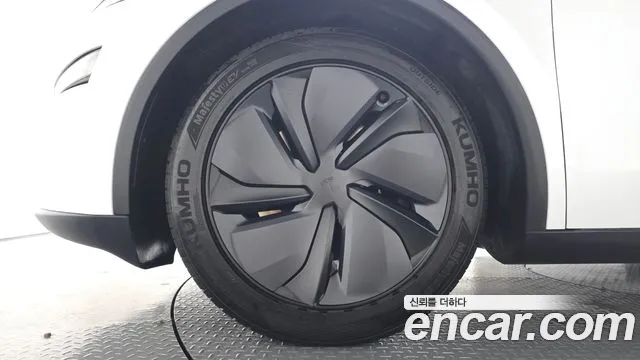 Tesla Model Y — Фото автомобиля 5