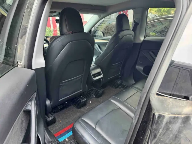 Tesla Model Y — Фото автомобиля 5
