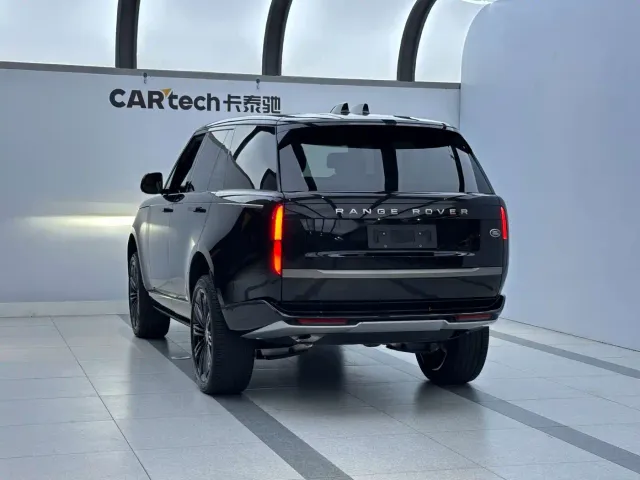 Land Rover Range Rover 2025 3.0 L6 360PS Golden Age Edition — Фото автомобиля 5