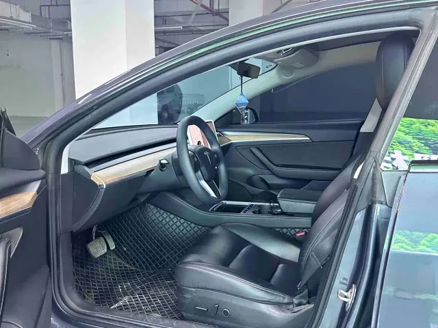 Tesla Model 3 — Фото автомобиля 7