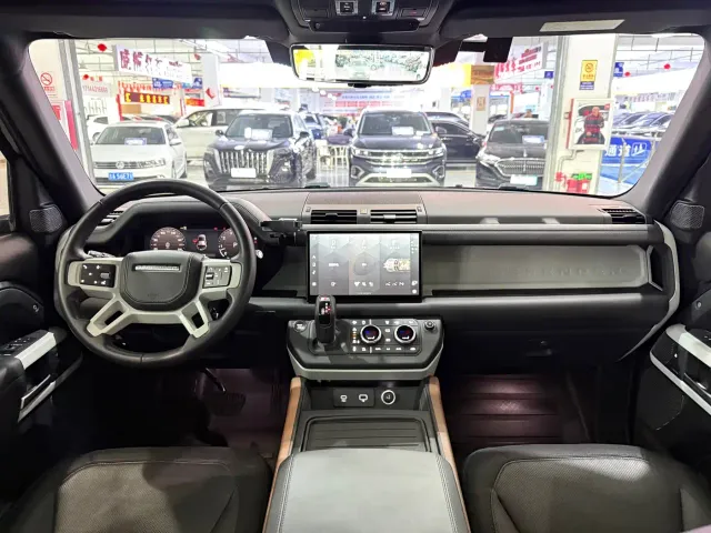 Land Rover Defender — Фото автомобиля 11