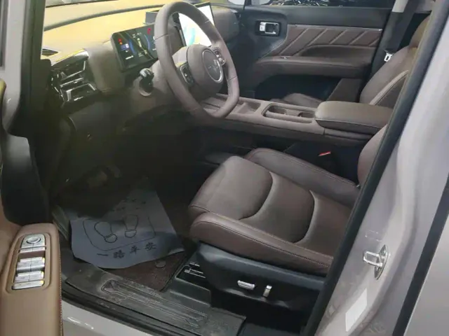 Wuling Starlight 730 — Фото автомобиля 9