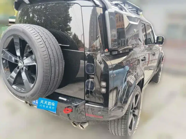 Land Rover Defender — Фото автомобиля 2