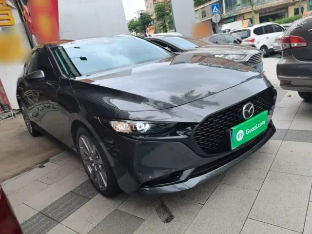 Mazda Axela — Фото автомобиля 3