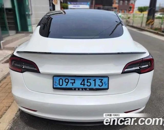 Tesla Model 3 — Фото автомобиля 4