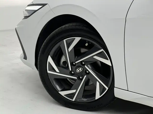 Hyundai Elantra — Фото автомобиля 7