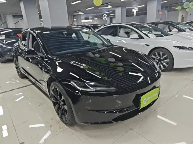 Tesla Model 3 — Фото автомобиля 3