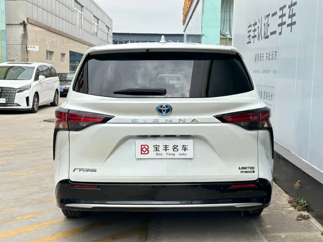 Toyota Sienna — Фото автомобиля 10