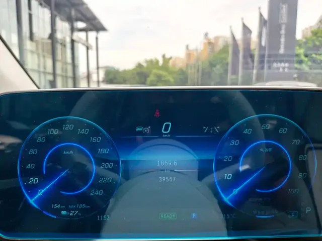 Mercedes-Benz EQE SUV — Фото автомобиля 14