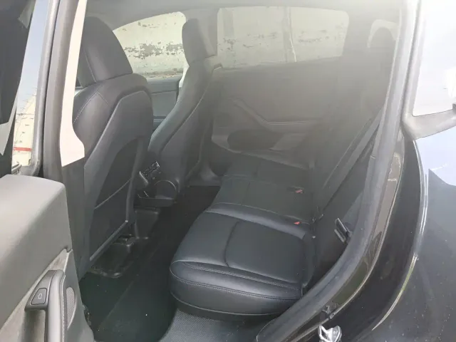 Tesla Model Y — Фото автомобиля 5