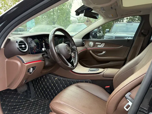 Mercedes-Benz E-Class — Фото автомобиля 4