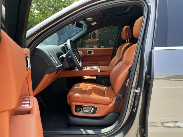 Li Auto L8 — Фото автомобиля 3