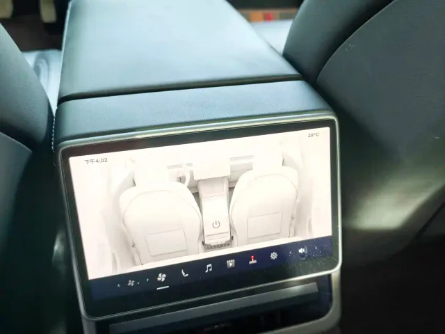 Tesla Model 3 — Фото автомобиля 7