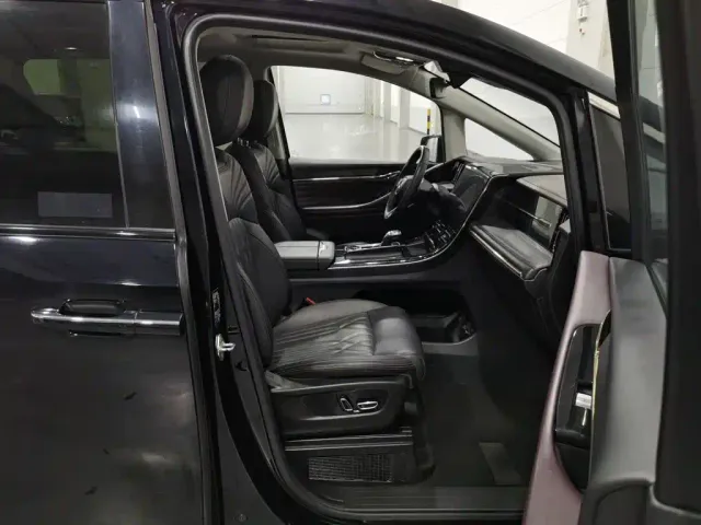 GAC Trumpchi M8 — Фото автомобиля 23