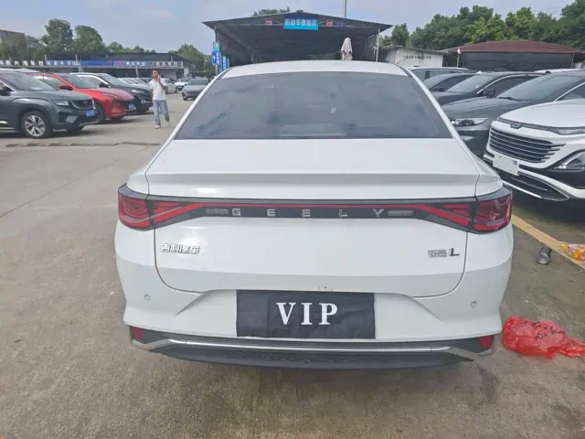 Geely Emgrand L — Фото автомобиля 10