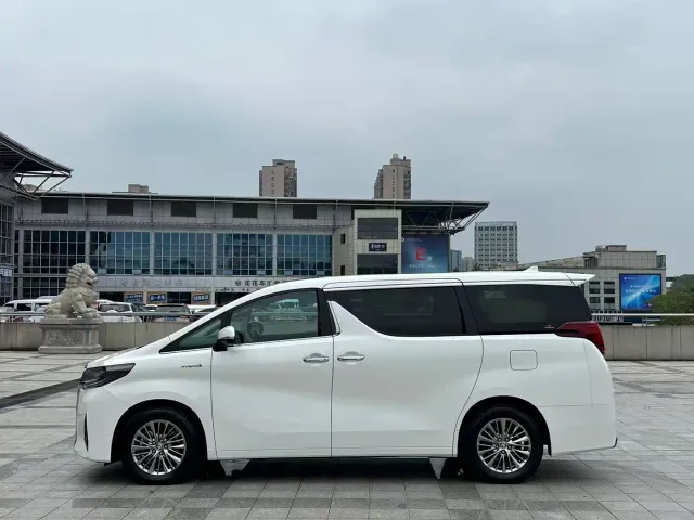 Toyota Alphard — Фото автомобиля 5