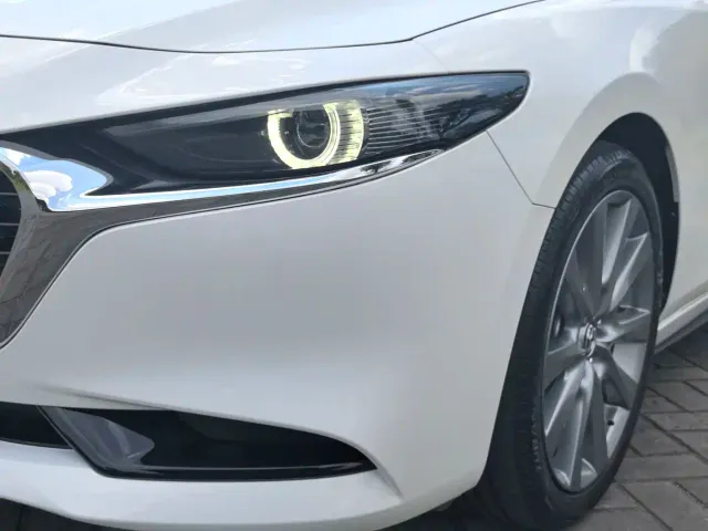 Mazda Axela — Фото автомобиля 10
