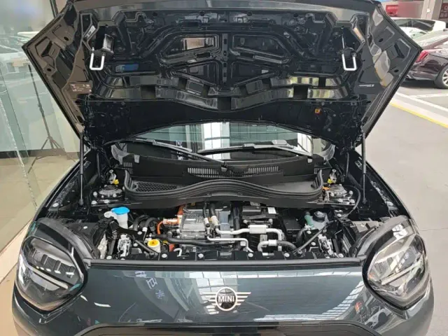 MINI Electric MINI ACEMAN — Фото автомобиля 19