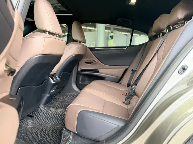 Lexus ES — Фото автомобиля 9