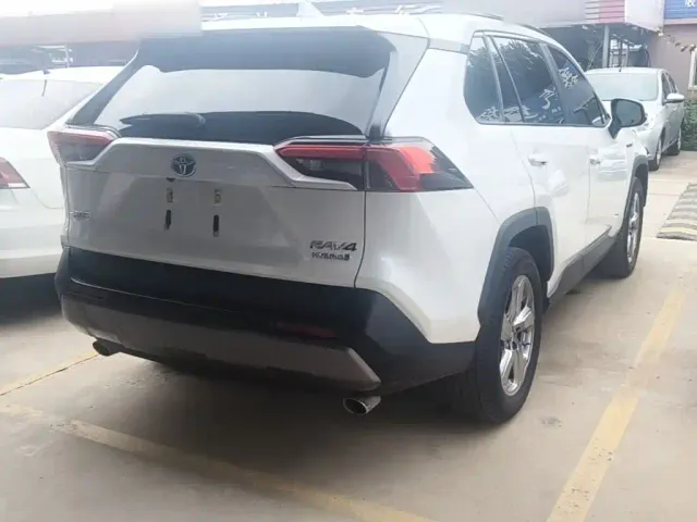Toyota RAV4 — Фото автомобиля 6
